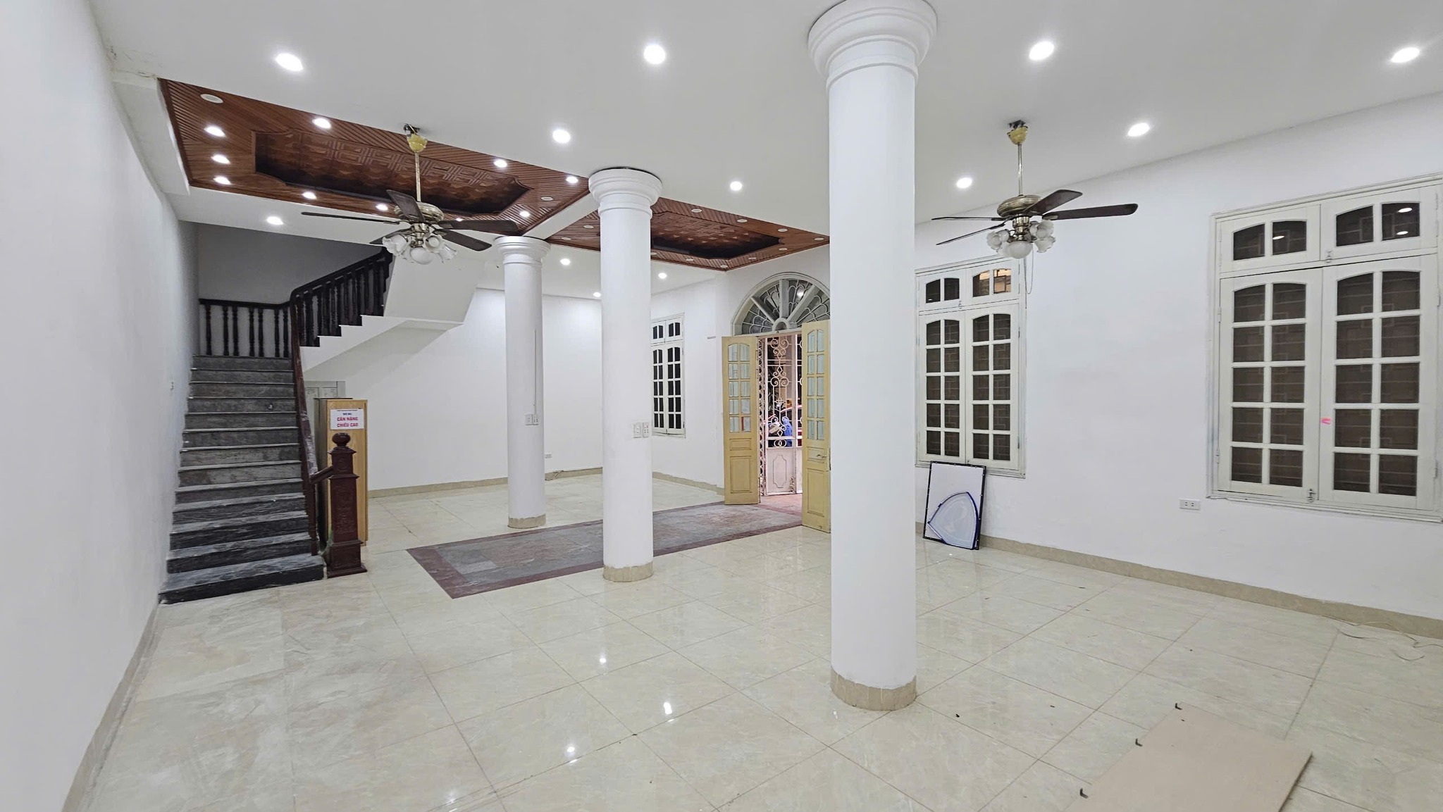 Cho thuê MBKD ngõ 31 Trần Quốc Hoàn, 4.5 tầng x 100m2, 8 PN, 40 Triệu VP, Trung tâm - Ảnh 1
